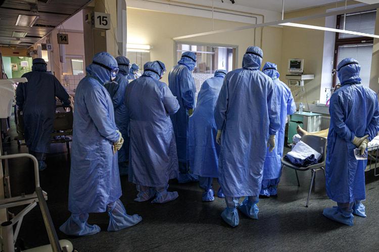 Covid, in Russia quasi 100mila nuovi contagi e 673 morti nelle ultime 24 ore