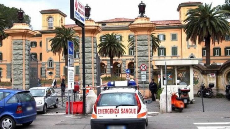 Roma, vandali hanno causato il crollo del soffitto della Radioterapia. L’assessore D’Amato: “Un gesto vile”