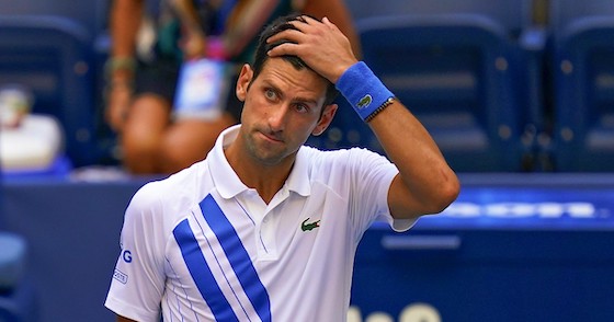 “Caso Djokovic”, prima ammissione del tennista: due giorni dopo essere risultato positivo al coronavirus ha infranto le regole di isolamento per incontrare un giornalista per una intervista