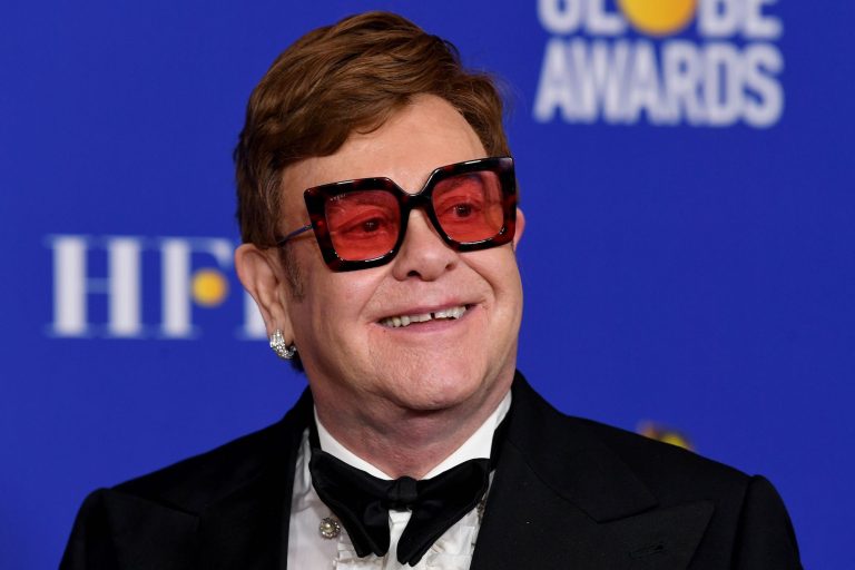 Gran Bretagna: la rock star Elton John positivo al Covid, annullato un tour negli Usa