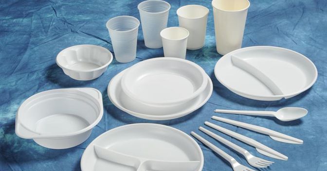 Da domani scatta il divieto dell’uso della plastica monouso