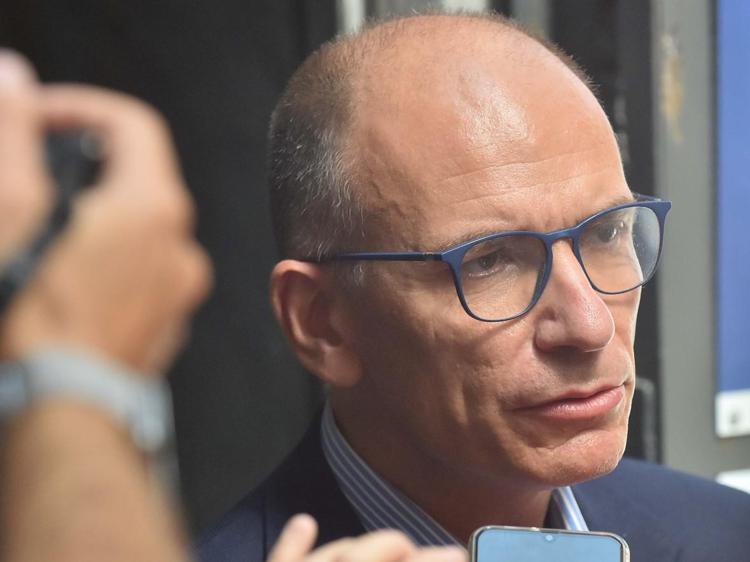 Quirinale, lo sfogo di Enrico Letta: “Situazione durissima, per fortuna che c’è il Pd unito”