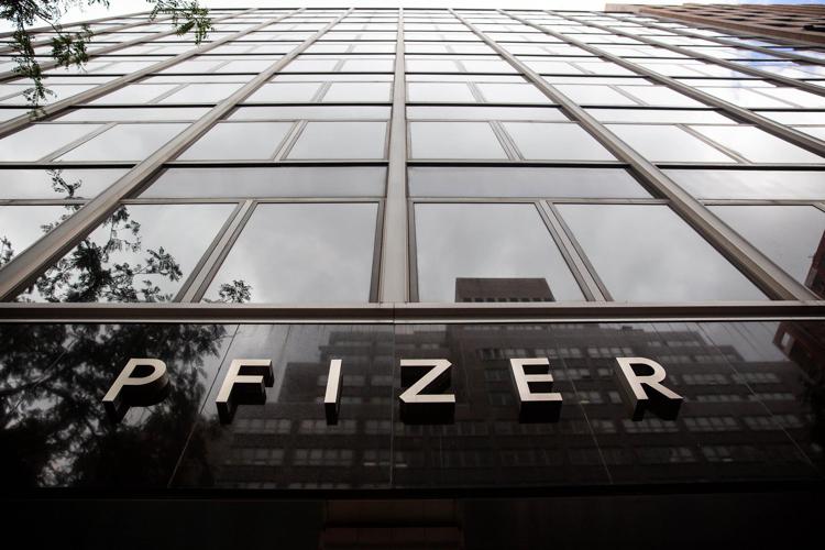 Covid, sulla pillola di Pfizer i virologi italiani sono ottimisti: “Finalmente abbiamo un’altra arma”