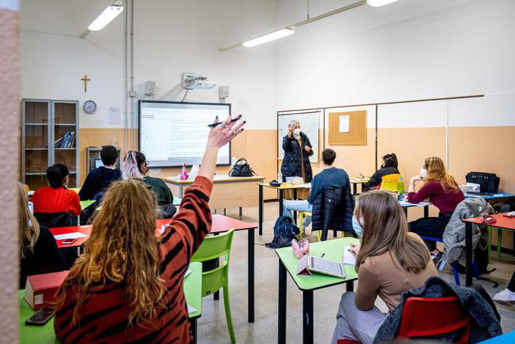 Scuola, il governo ribadisce il rientro in classe il 10 gennaio con le nuove regole anti Covid