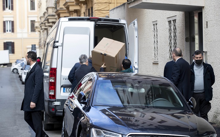 Roma, il presidente Mattarella ha lasciato l’appartamento ai Parioli per tornare al Quirinale. Giovedì il giuramento