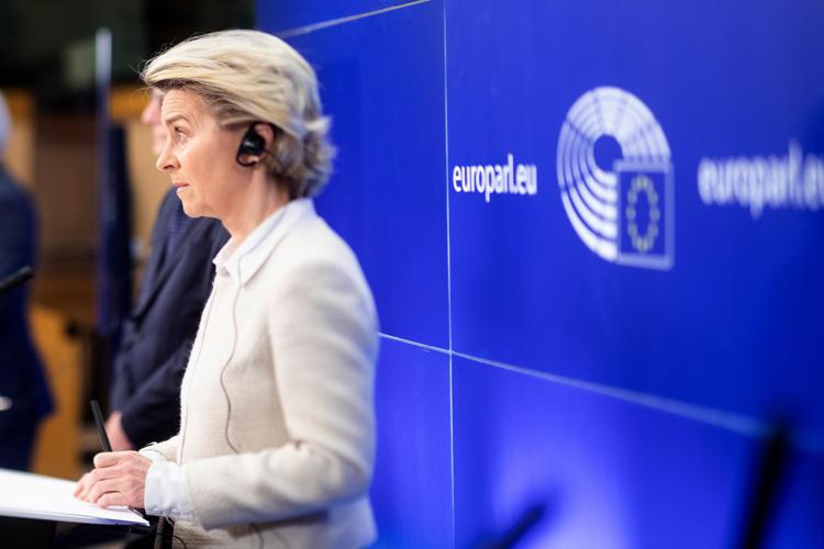 Morte di David Sassoli, parla Ursula von der Leyen: “E’ stato un giornalista appassionato e uno straordinario Presidente del Parlamento europeo”