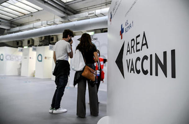 Covid, nel Lazio somministrate 13 milioni di dosi di vaccino