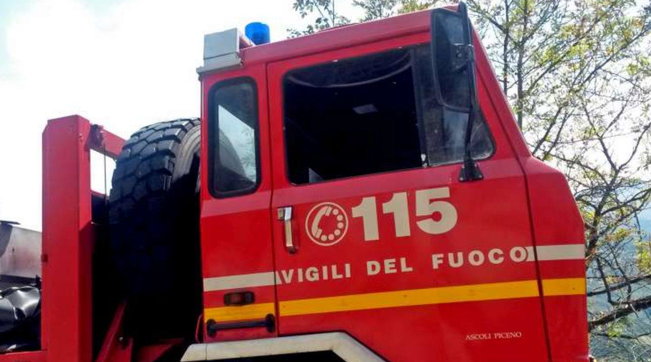Lombardia, incidente stradale sulla A1 nei pressi di Lodi: cisterna in fiamme, traffico in tilt
