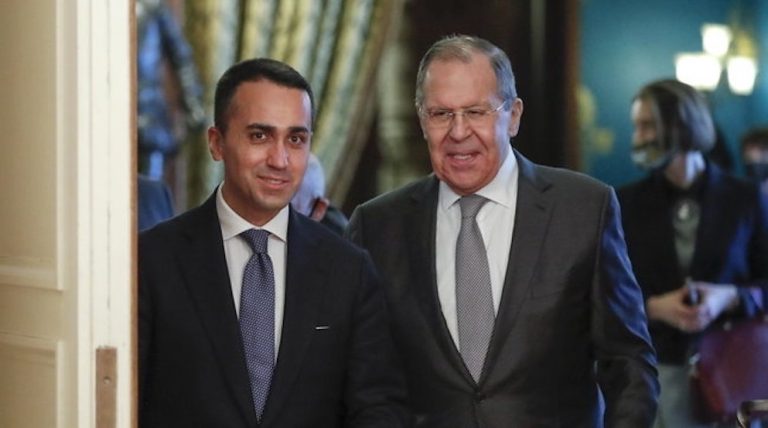 Crisi Russia-Ucraina, Di Maio incontra Lavrov a Mosca: “Le armi lascino lo spazio alla diplomazia. L’Italia è tra i Paesi più attivi per raggiungere questo obiettivo”