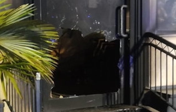 Ghedi (Brescia), proprietario di un bar denuncia una baby gang e la sera stessa gli bruciano il locale