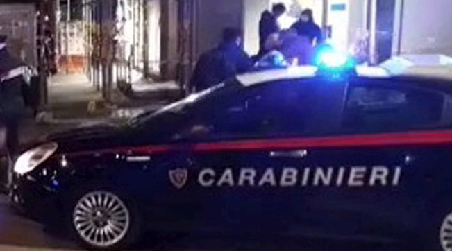 Seregno (Monza), aveva debiti con dei malviventi e finge un rapimento per farsi dare i soldi dai genitori: tre persone denunciate