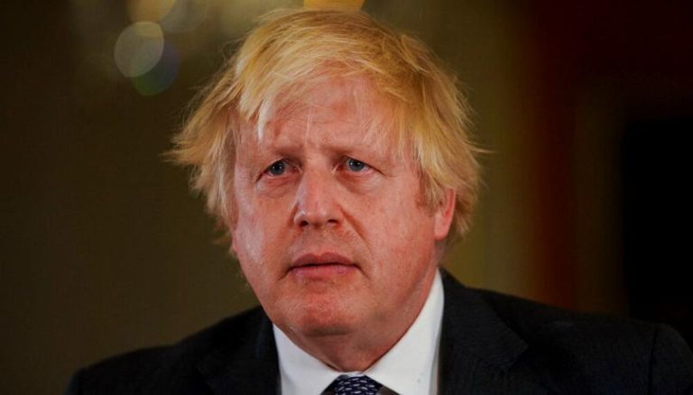 Gran Bretagna, il premier Johnson si scusa (per i party durante il lockdown) ma non si dimette