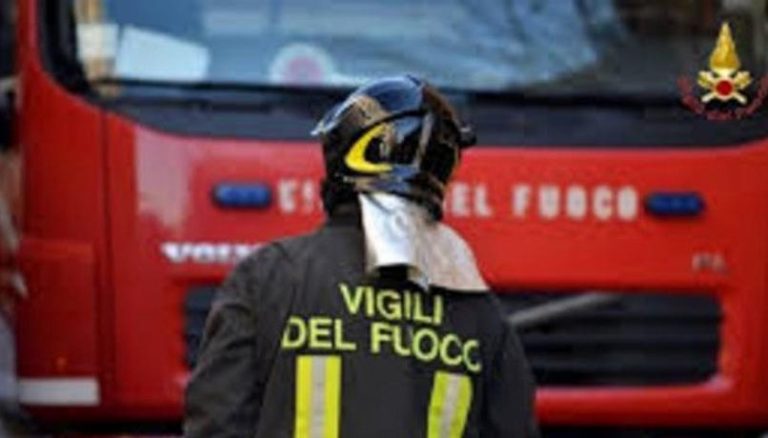 Roma, giallo al Prenestino: scoperto il cadavere di un uomo in un intercapedine all’interno di un magazzino