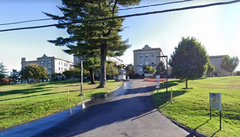 Usa, la famiglia di Claudio Mandia contro il college dove si sarebbe suicidato. Oggi l’autopsia