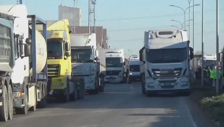 Terzo giorno di disagi in tutta Italia per i presidi degli autotrasportatori che protestano per il caro-carburante
