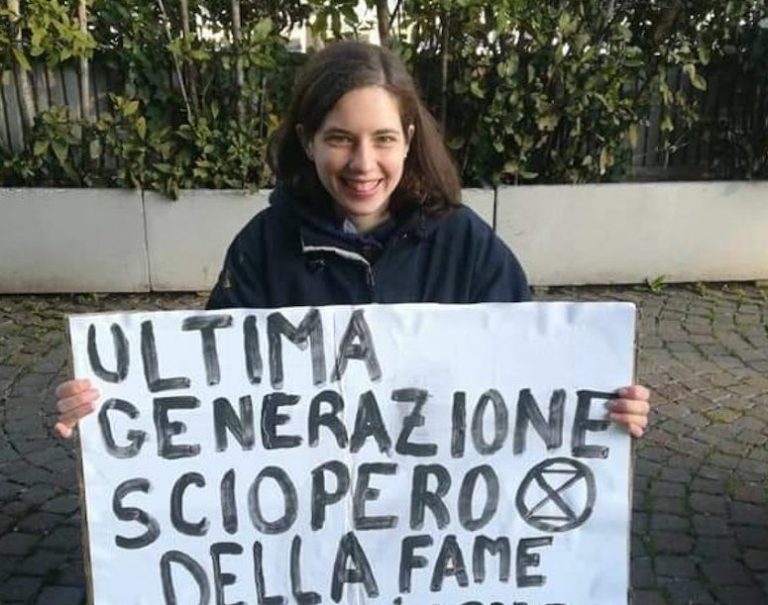 Roma, attivista per il clima di 27 anni dopo sei giorni di sciopero della fame è stata ricoverata al Santo Spirito