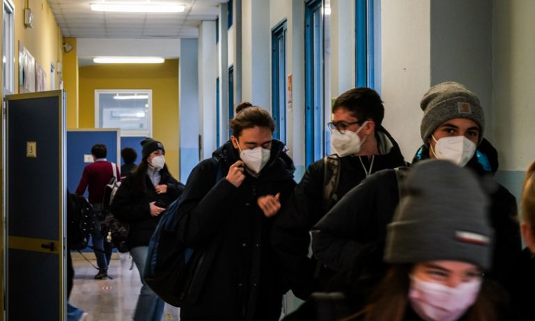 Covid, parla il ministro Speranza: “Sulla scuola facciamo scelte forti, perché è cuore del nostro paese. Vogliamo lavorare per ridurre il più possibile la dad”