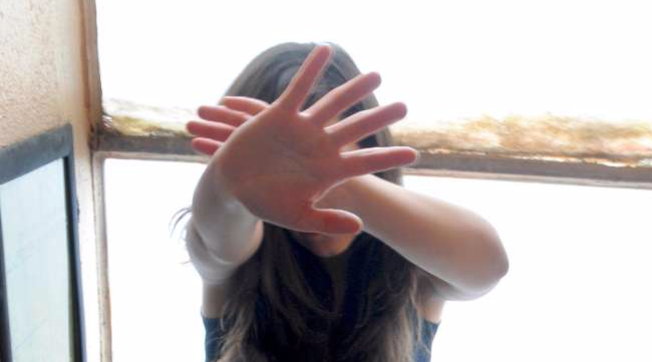 Orrore a Treviso, 12enne abusata sessualmente dal compagno della madre: arrestati entrambi