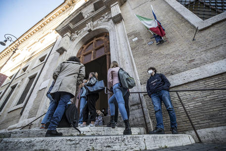 Covid, allarme dei presidi di Roma: “Siamo preoccupati perchè ci sono contraddizioni tra alcune disposizioni del decreto legge, altre del ministero della Salute e dell’Istruzione”