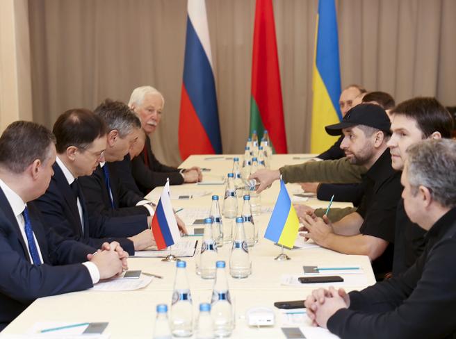 I colloqui tra russi e ucraini, per Kiev “Trattative difficili”. Per Mosca “Trovati punti in comune”