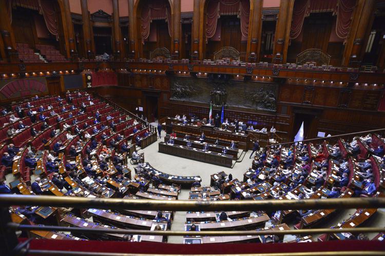 Guerra in Ucraina, una delegazione di trenta parlamentari italiani prepara un viaggio del Paese invaso. La Farnesina è contrario: “Troppo pericoloso”