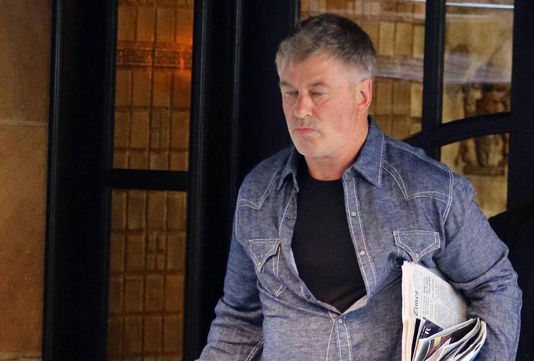 Usa: Alec Baldwin potrebbe non aver premuto il grilletto sul set di “Rust” che ha tolto la vita a Halyna Hutchins