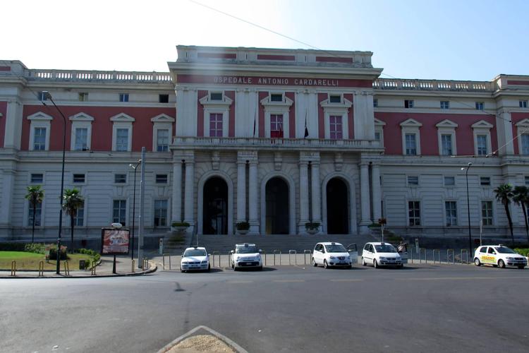 Napoli, morto il docente 33enne che si era dato fuoco lo scorso 31 gennaio davanti una caserma dei carabinieri