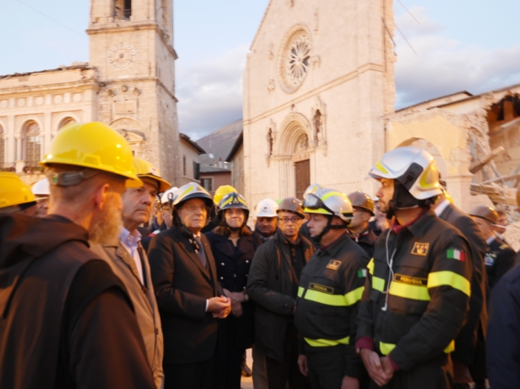 Il presidente Mattarella nel suo secondo mandato riparte da Norcia e dal quartiere romano di Corviale