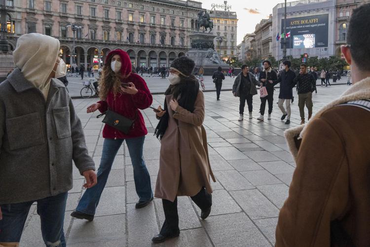 Covid, ecco le nuove regole in vigore da oggi per le mascherine, le discoteche e l’obbligatorietà del vaccino