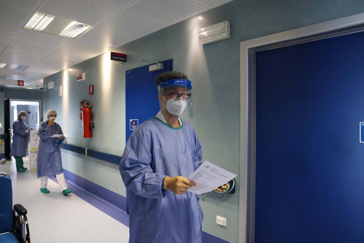 Covid, per il virologo Massimo Galli “C’è una incontrovertibile discesa dei casi per nostra fortuna e per numerosi sforzi”