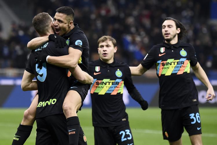 Calcio, la Roma sconfitta dall’Inter 2 a 0: i nerazzurri sono in semifinale di Coppa Italia