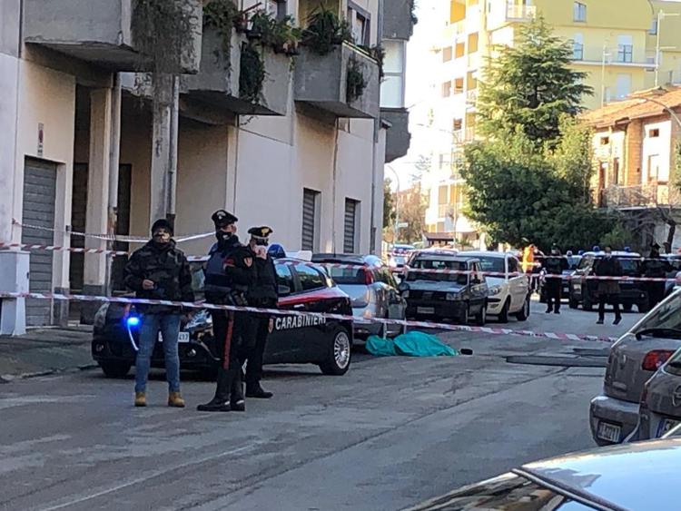 Lanciano (Chieti): 72enne ucciso con una decina di colpi di pistola: indagano polizia e carabinieri
