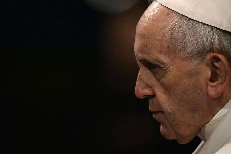 Guerra in Ucraina, Papa Francesco chiama il presidente Zelensky