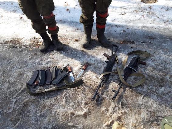 Guerra in Ucraina, il ministro della difesa di Kiev mostra le foto di due soldati russi catturati