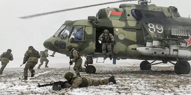 Guerra in Ucraina, le forze militari russe avanzano verso Mariupol: la città è divisa in due