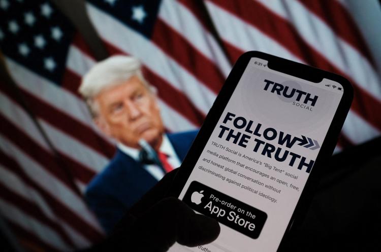 Usa, debutta subito con problemi tecnici “Truth Social” di Donald Trump