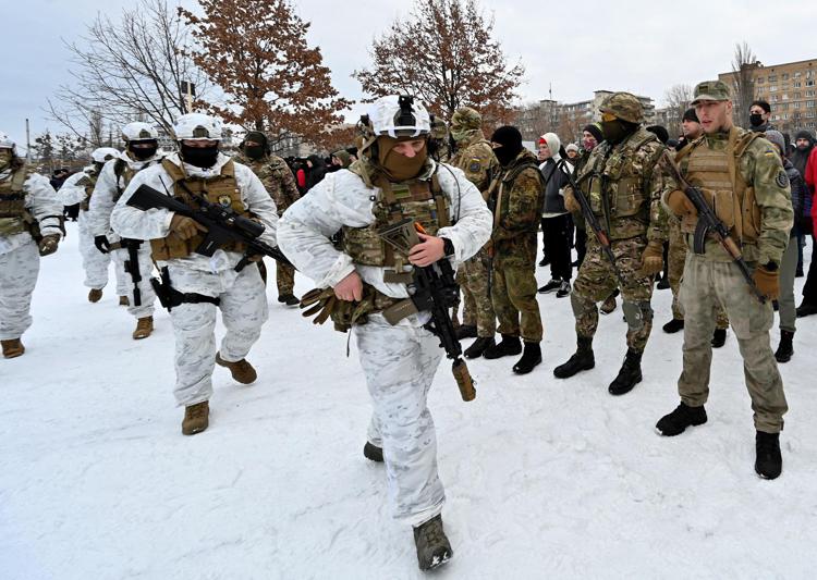 Crisi Russia-Ucraina, Putin cerca di rassicurare: “Non ci sarà nessun attacco nè questa settimana, nè il prossimo mese”.  l’Occidente si può fidare?