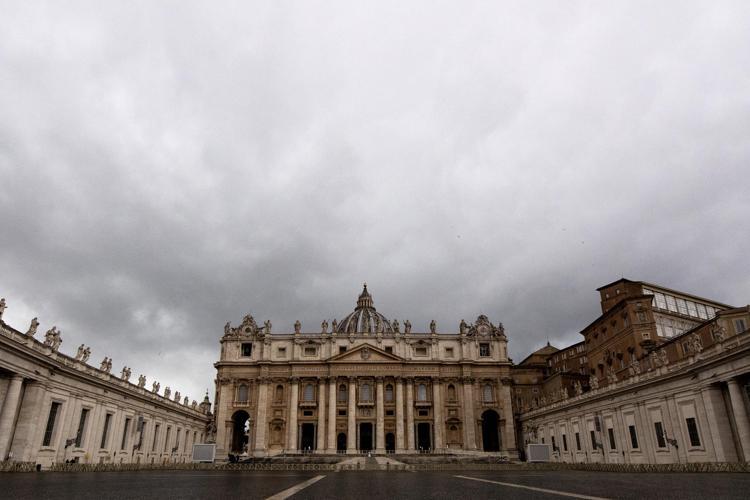 Roma, perquisizioni in corso nei confronti di uno dei fratelli del cardinale Becciu