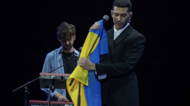 Musica, Mahmood al fianco dell’Ucraina e contro l’orrore della guerra scatenata dalla Russia