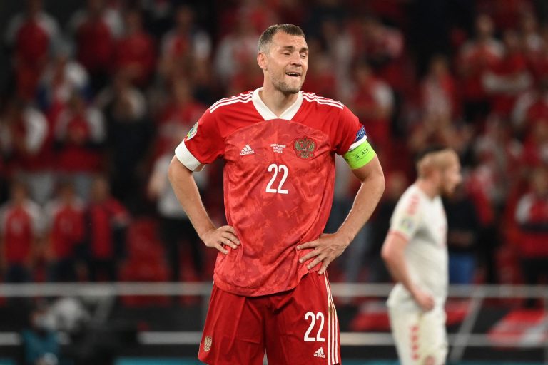 Il capitano della nazionale russa di calcio rifiuta la convocazione: “Ho troppi parenti in Ucraina”