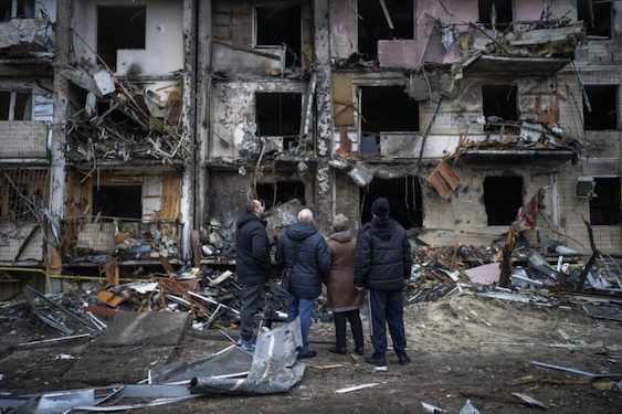 Guerra in Ucraina, le devastazioni russe a Kiev: distrutte 400 scuole e 110 ospedali