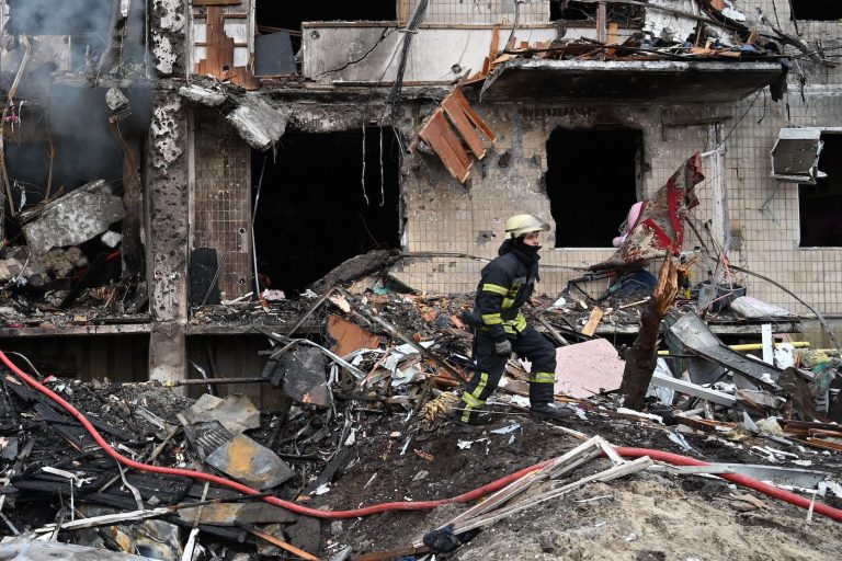 Guerra in Ucraina, le bombe russe hanno ucciso 112 bambini