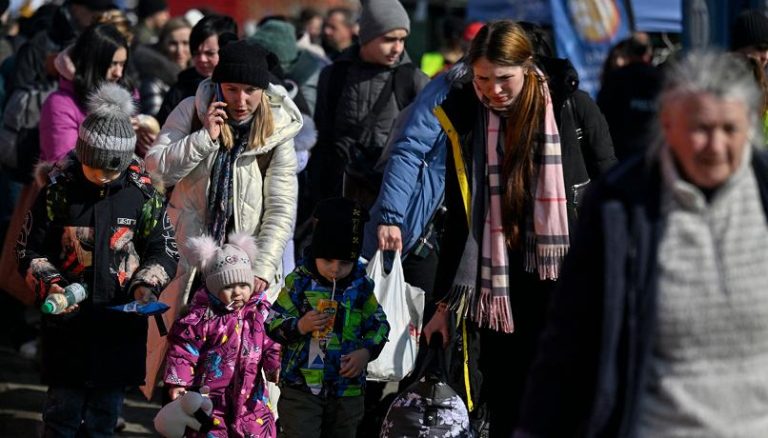 Guerra in Ucraina, il dramma dei civili: secondo l’Oms ci sono 6,7 milioni di sfollati interni e 3 milioni sono fuggiti all’estero