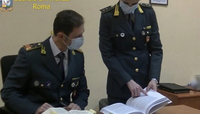 Roma, scoperto un vasto di giro di riciclaggio della Camorra sul cinema: arrestate nove persone