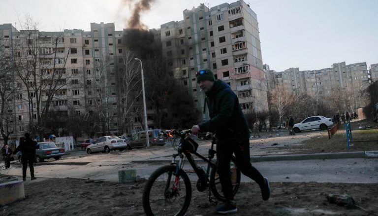 Guerra in Ucraina, oltre 3mila vittime nell’assedio di Mariupol. Molti cadaveri restano insepolti per le strade