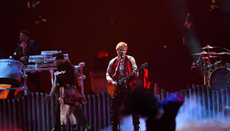Birmingham, raccolti 15 milioni di euro dal concerto per l’Ucraina con Ed Sheeran e Camila Cabello