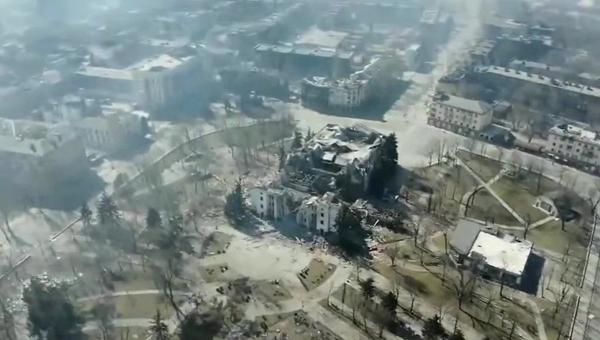 Guerra in Ucraina, distrutto dalle bombe il municipio di Derhachi