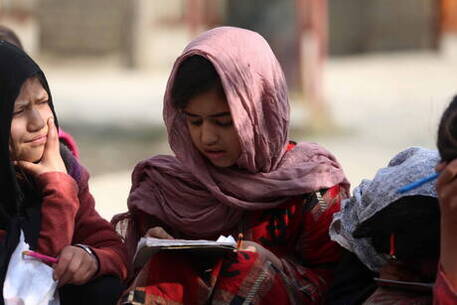 Afghanistan: i Talebani hanno nuovamente chiuso le scuole secondarie femminili