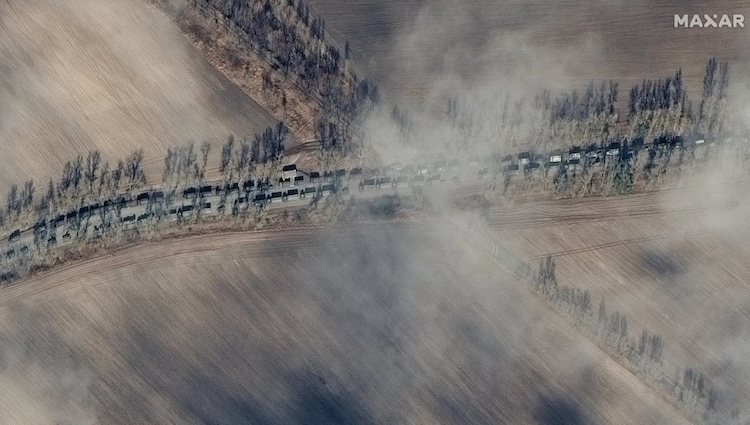 Guerra in Ucraina, in marcia un convoglio militare russo lungo 60 chilometri diretto verso Kiev