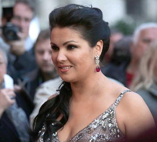 Russia, la soprano Anna Netrebko condanna l’invasione dell’Ucraina